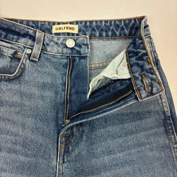 GRLFRND Sara Super High Rise Straight in Lenox Hill Size 25